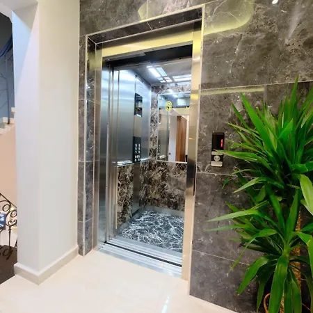 Golden Stoneluxe