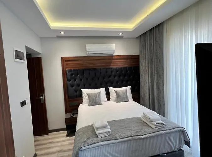 Golden Stoneluxe Hotel